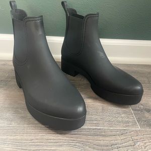 NWOT Jeffrey Campbell “Chelsea Boot”
